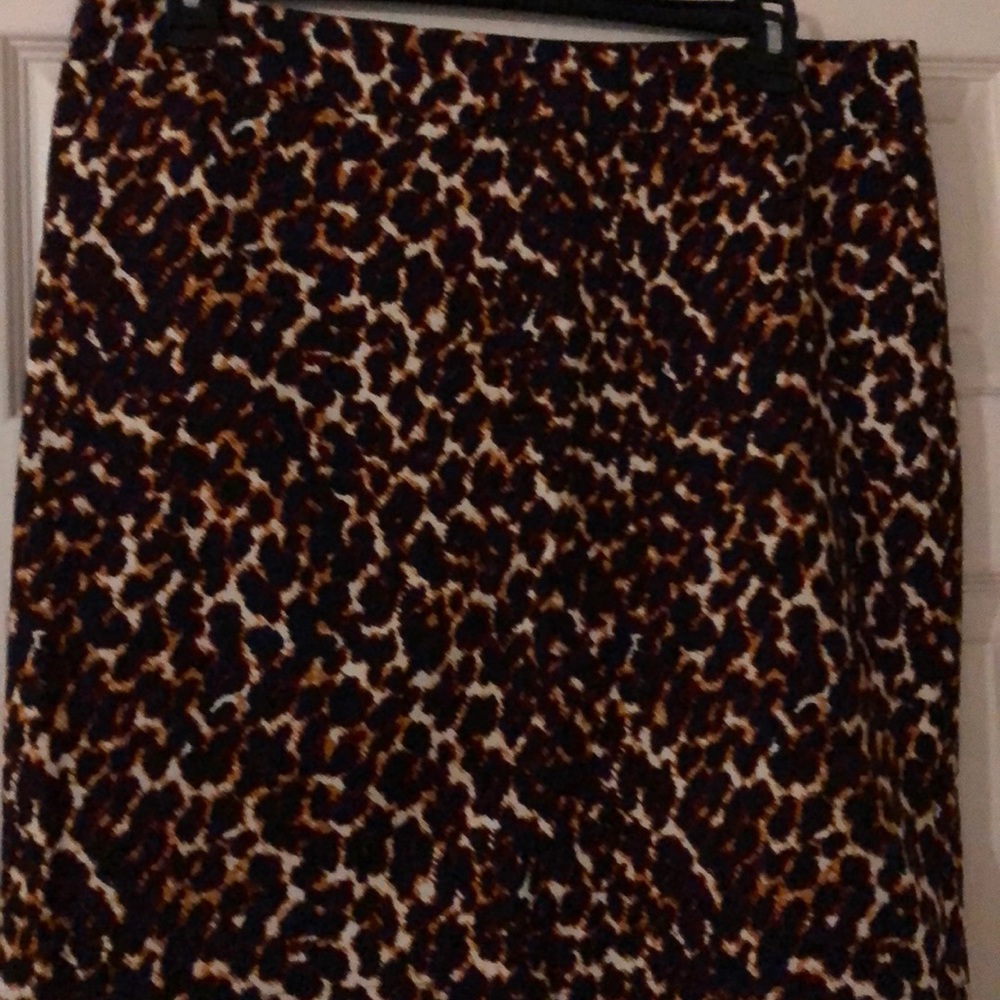 Pencil skirt with pockets